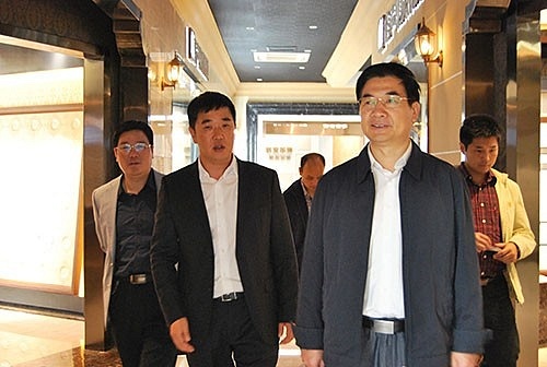 中共秀洲區(qū)區(qū)委書(shū)記朱海(hǎi)平與鼎美(měi)總經理(lǐ)張轲