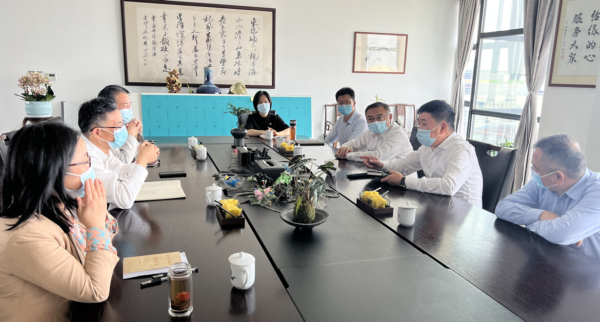 市(shì)人(rén)大(dà)常委會(huì)副主任張仁貴赴鼎美(měi)看(kàn)望市(shì)人(rén)大(dà)代表